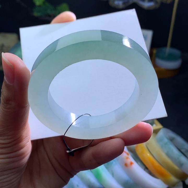 定制翡翠未镶嵌翡翠手镯