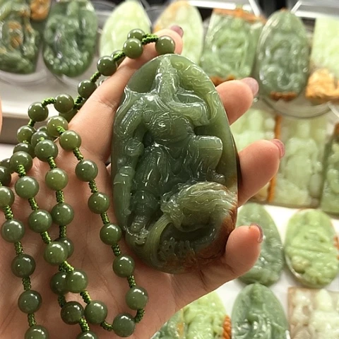 兵***深和田玉未镶嵌吊坠(赠链)