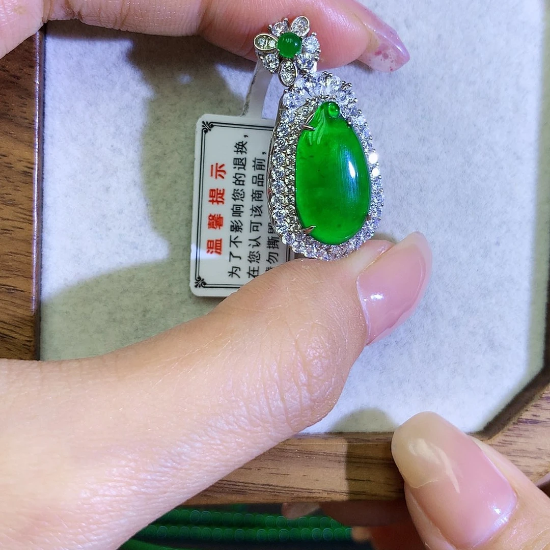 翡翠颈饰银S925镶嵌天然翡翠福瓜
