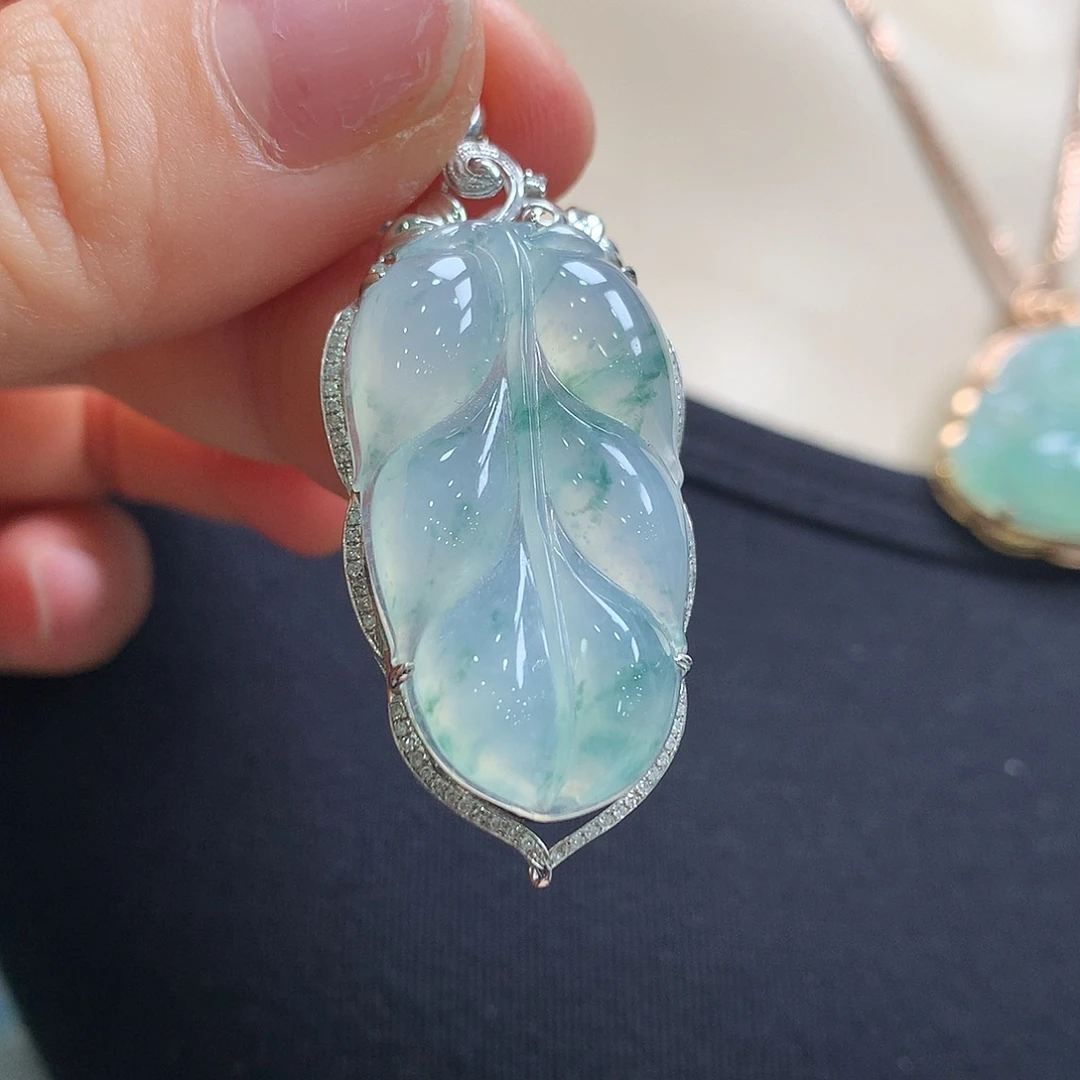 翡翠18K金镶嵌颈饰叶子