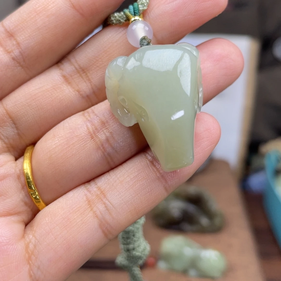 和田玉未镶嵌颈饰