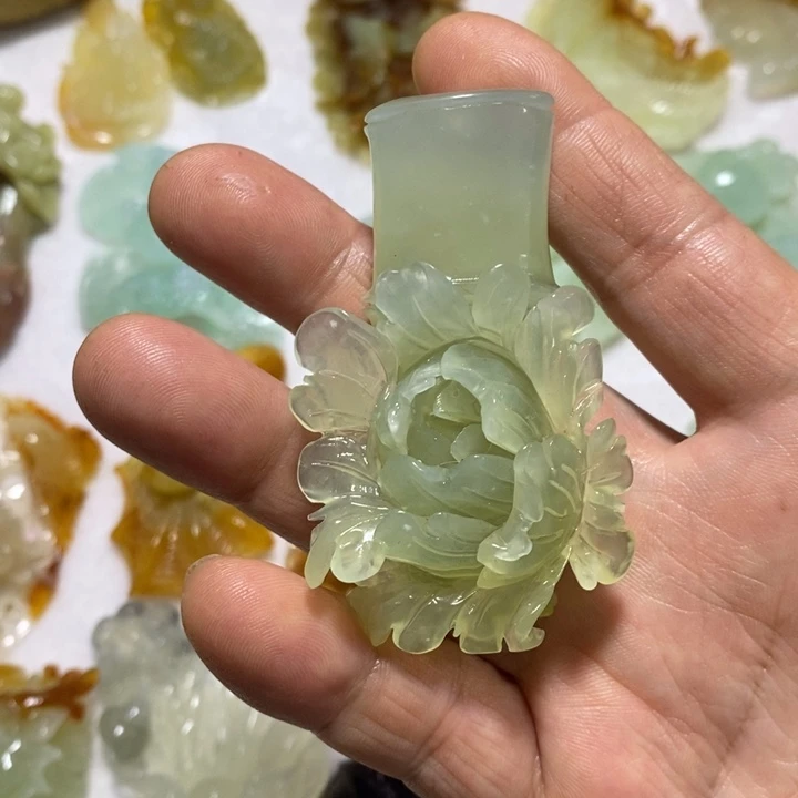 蛇纹石玉未镶嵌颈饰