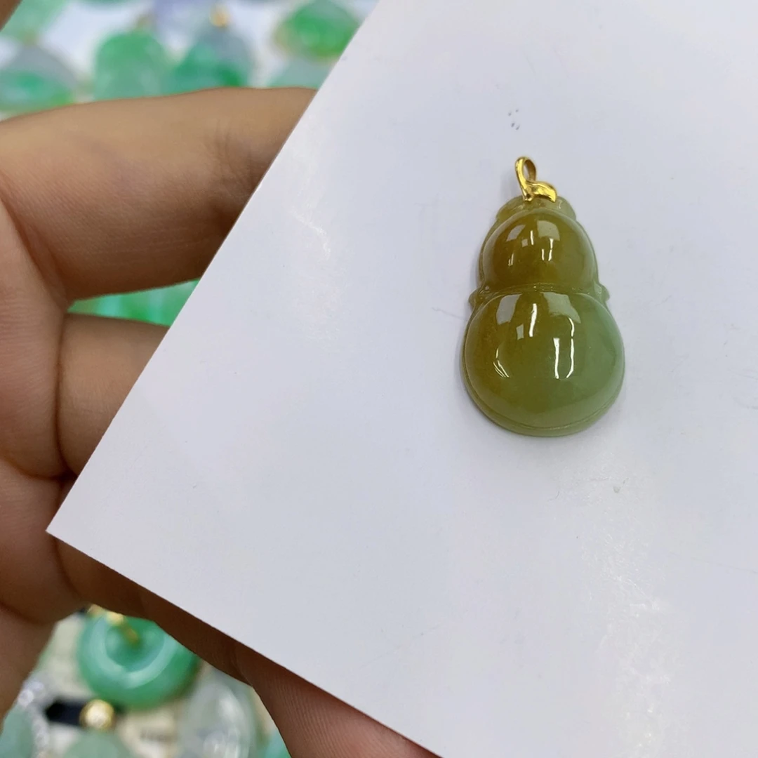 翡翠18K金镶嵌颈饰翡翠