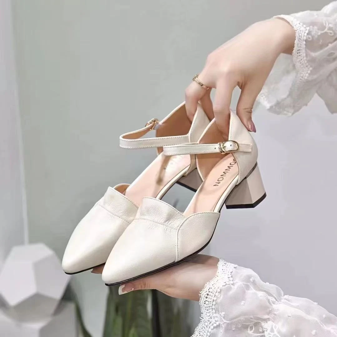 真皮尖头荷叶边中空凉鞋62334