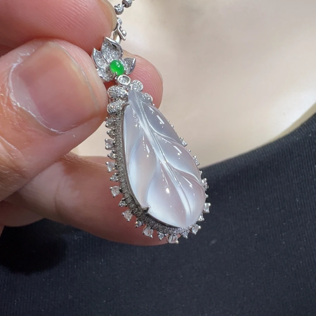 翡翠吊坠(不含链)18K金镶嵌