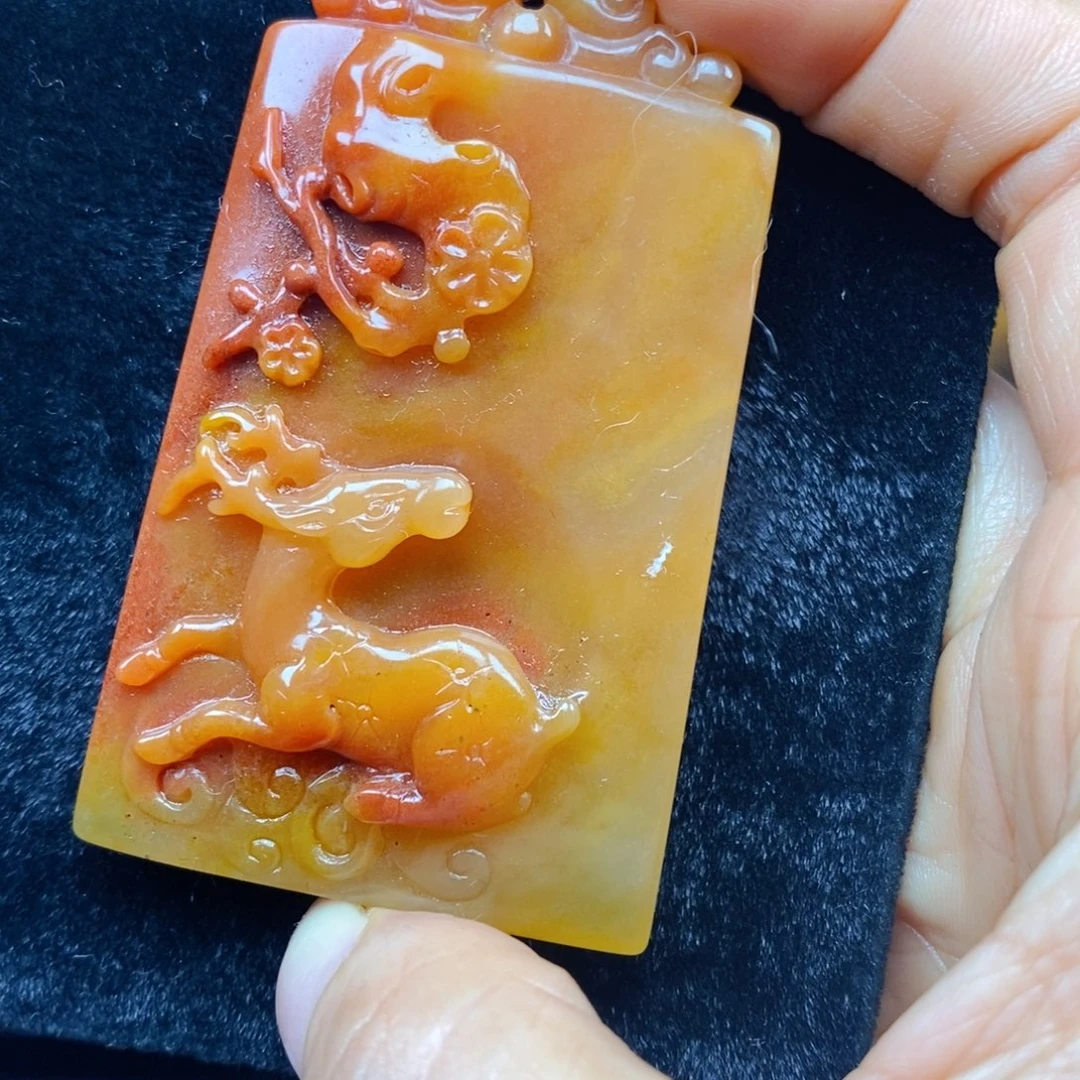 未镶嵌石英质玉（黄龙玉）颈饰