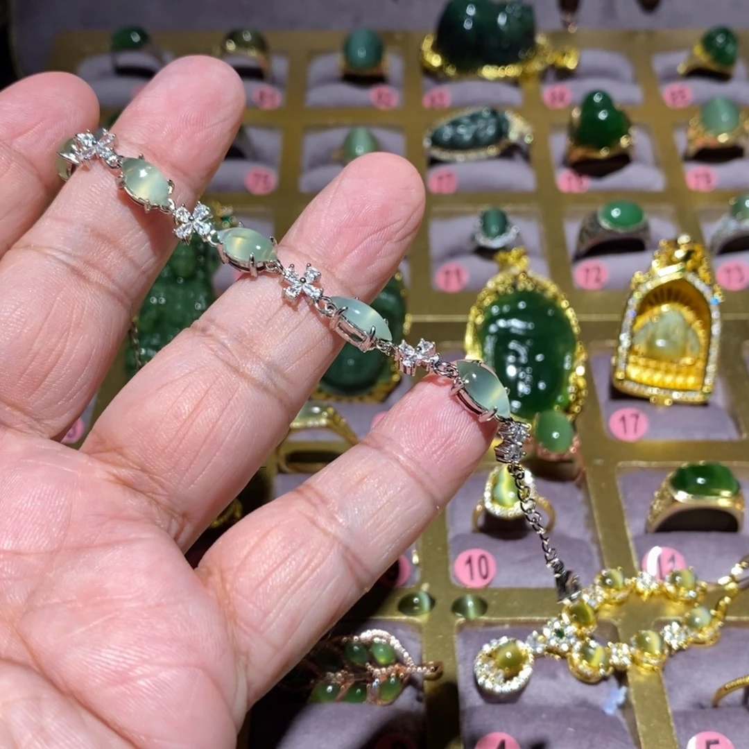 V***。和田玉（碧玉）未镶嵌手链