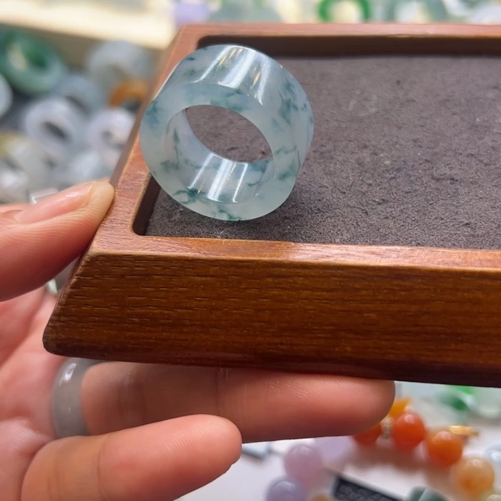 翡翠未镶嵌戒指戒指