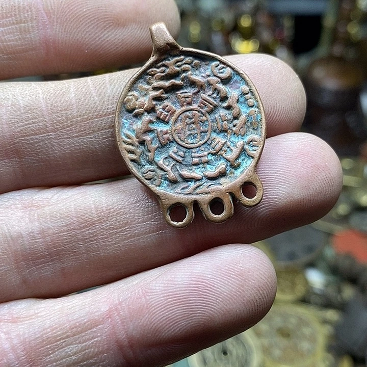 阿***燕小杨推荐铜物件一个