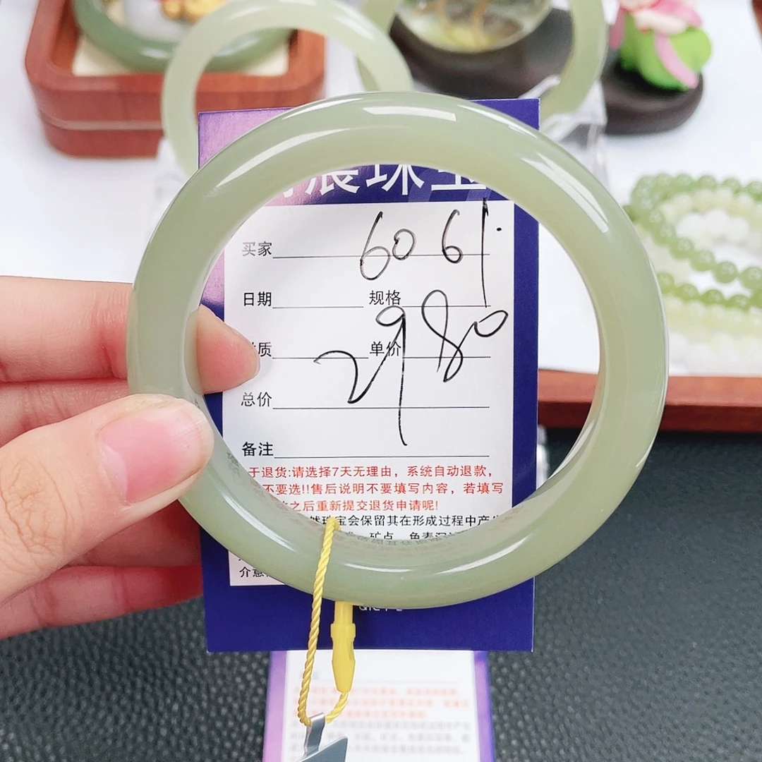 和田玉未镶嵌手镯