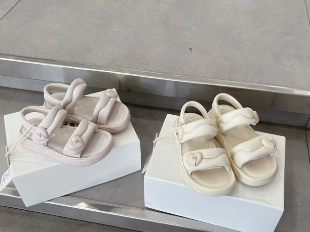 2025夏季新款凉鞋漏指时尚软底休闲凉鞋