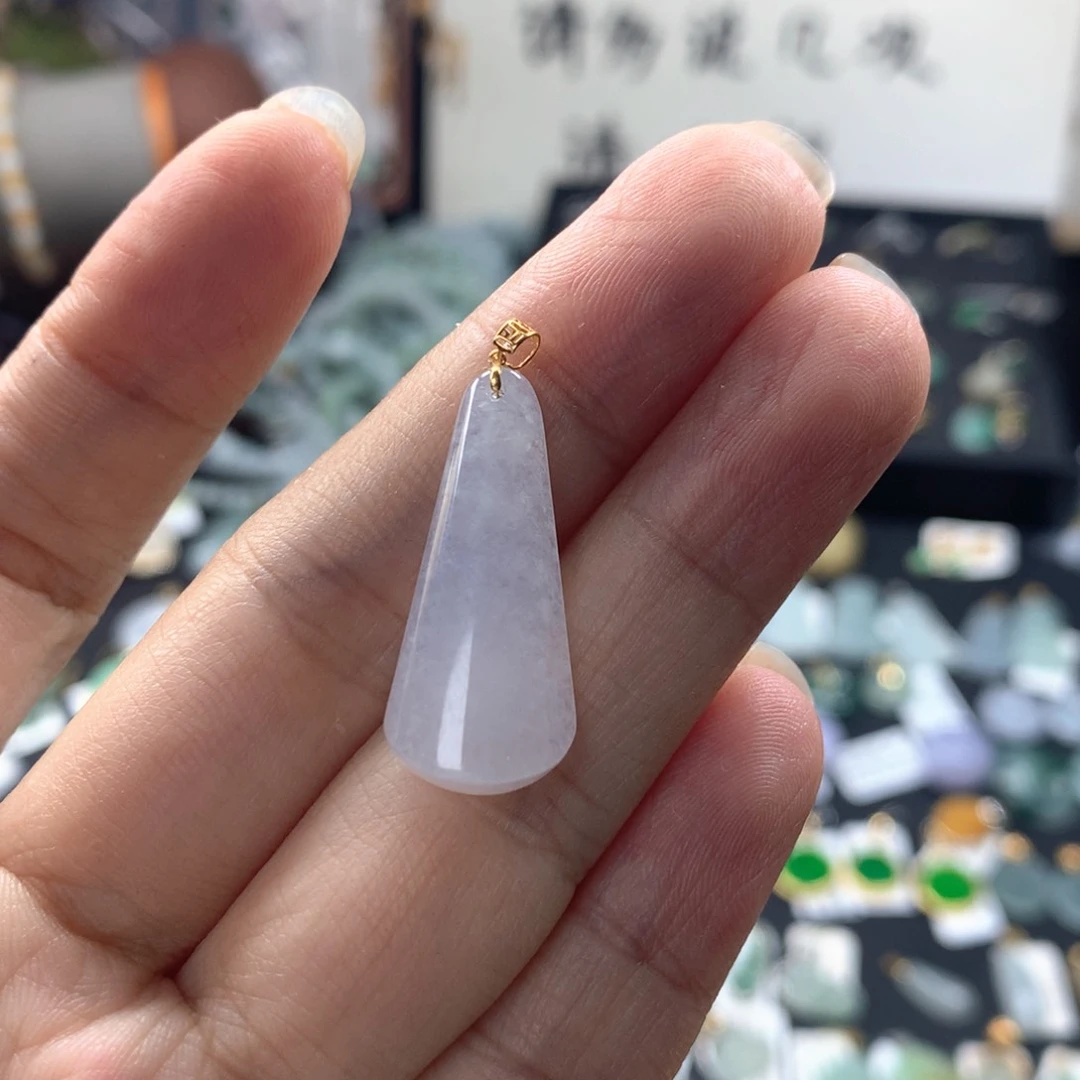 颈饰18K金镶嵌翡翠