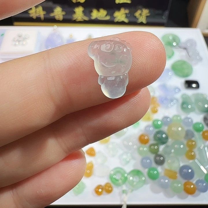 定制翡翠未镶嵌佩奇