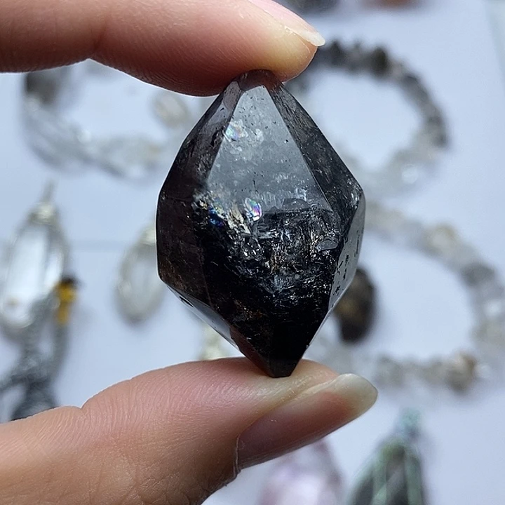 未镶嵌颈饰水晶黑武士