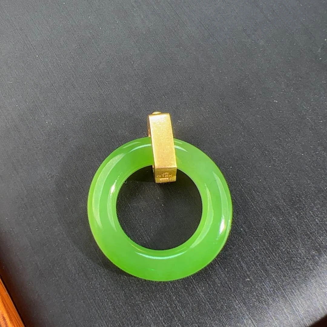 和田玉果绿翠艳玉环吊坠扣头可打开18K金镶嵌