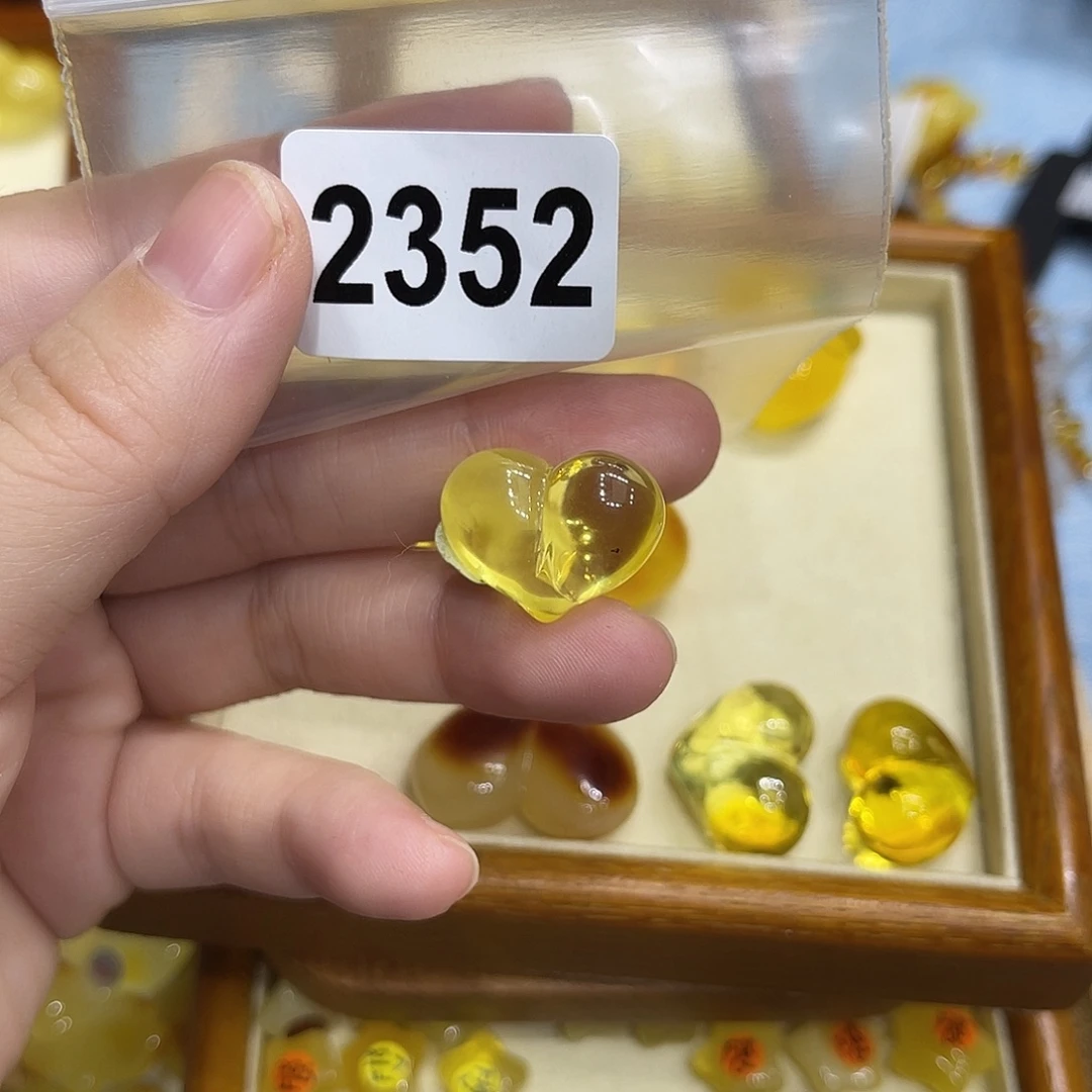 琥珀未镶嵌珠宝奇石