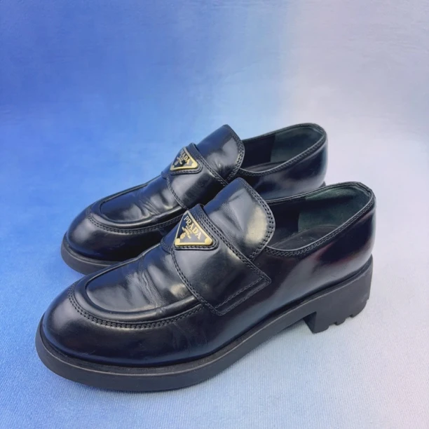 95新 Prada/普拉达 35.5码/大Logo黑金三角标 皮革时尚休闲乐福鞋