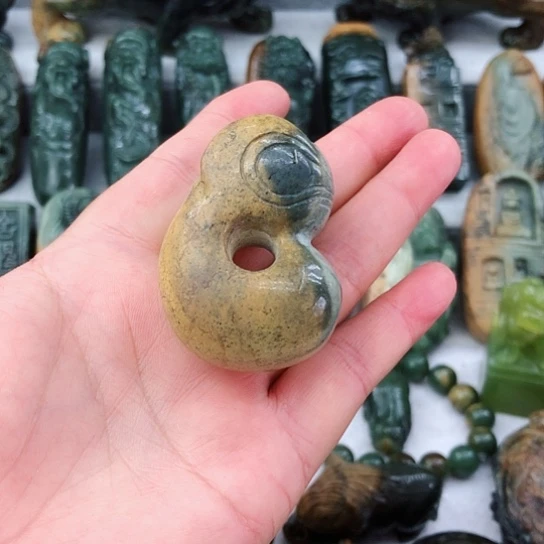 岫岩河磨玉（透闪石质玉）未镶嵌把件