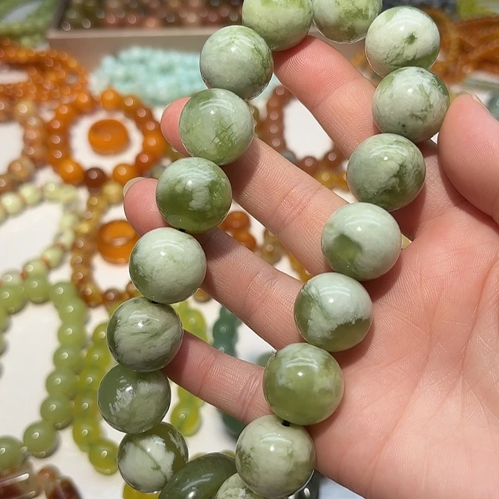 蛇纹石玉未镶嵌手持