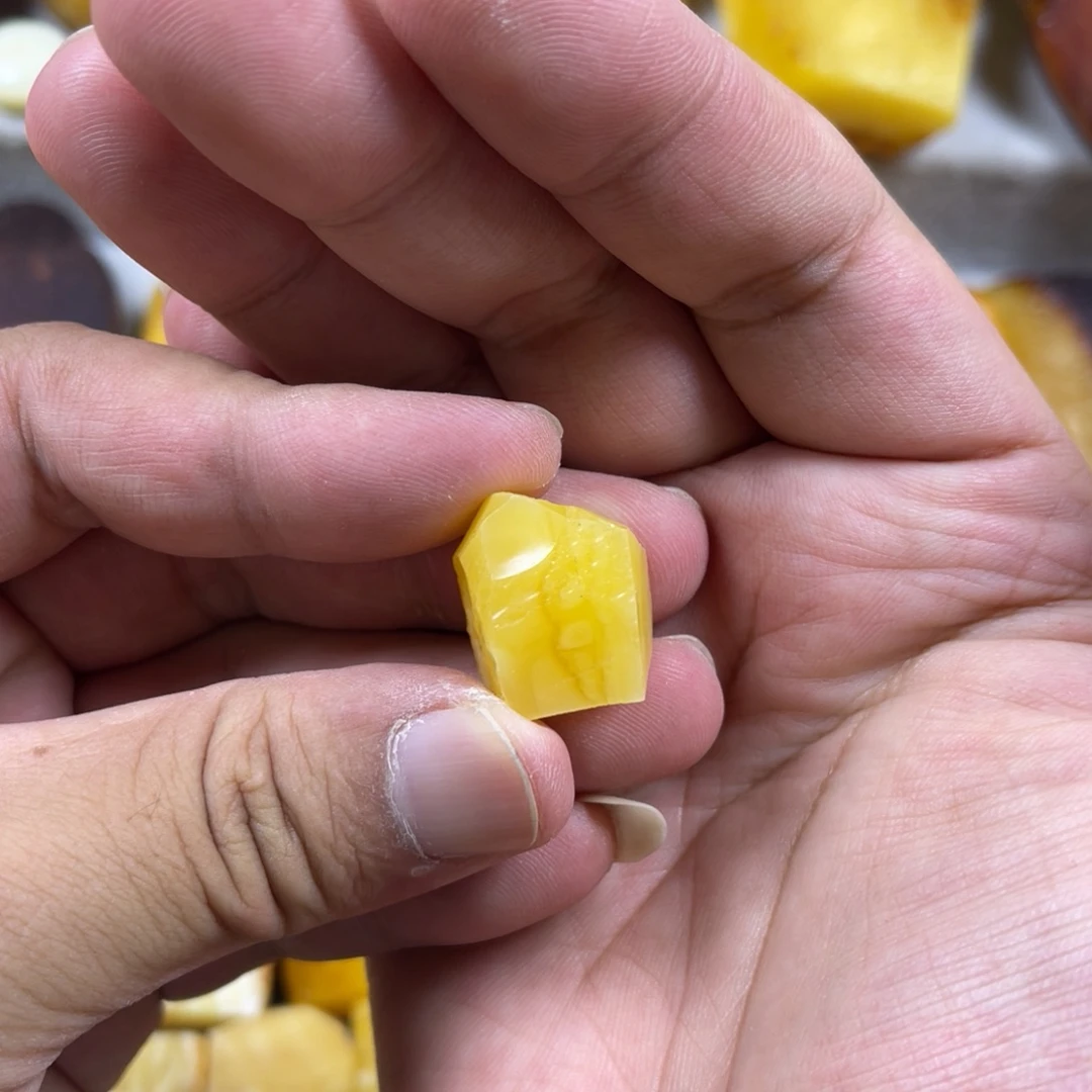 二***勇定制蜜蜡未镶嵌原石