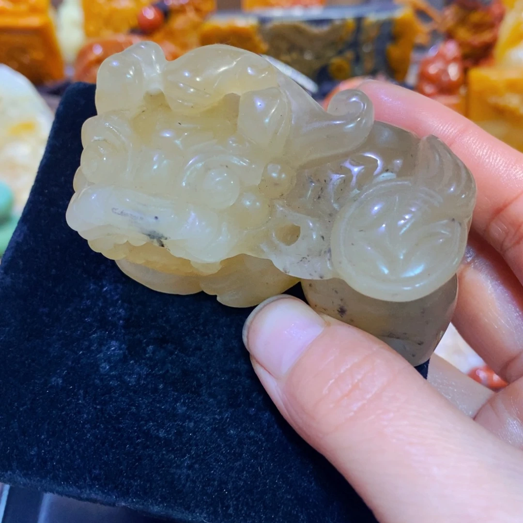 未镶嵌石英质玉（黄龙玉）颈饰