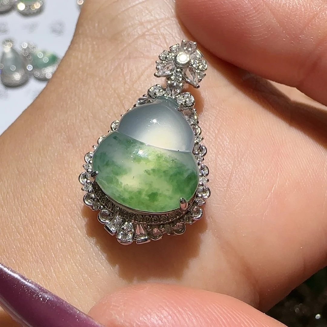 【闪购商品】颈饰18K金镶嵌翡翠天然