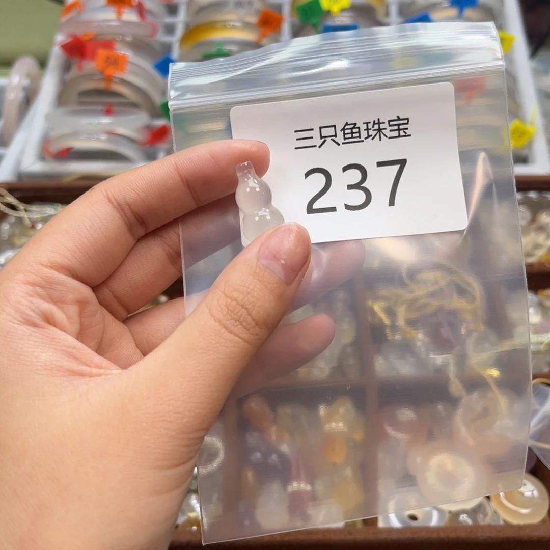 玛瑙/玉髓颈饰未镶嵌一****.