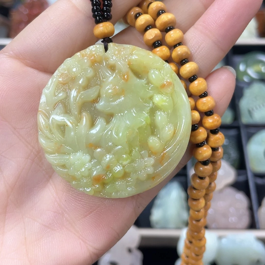 蛇纹石玉颈饰未镶嵌