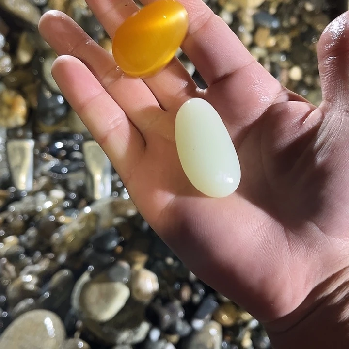 和田玉（糖玉）未镶嵌珠宝奇石