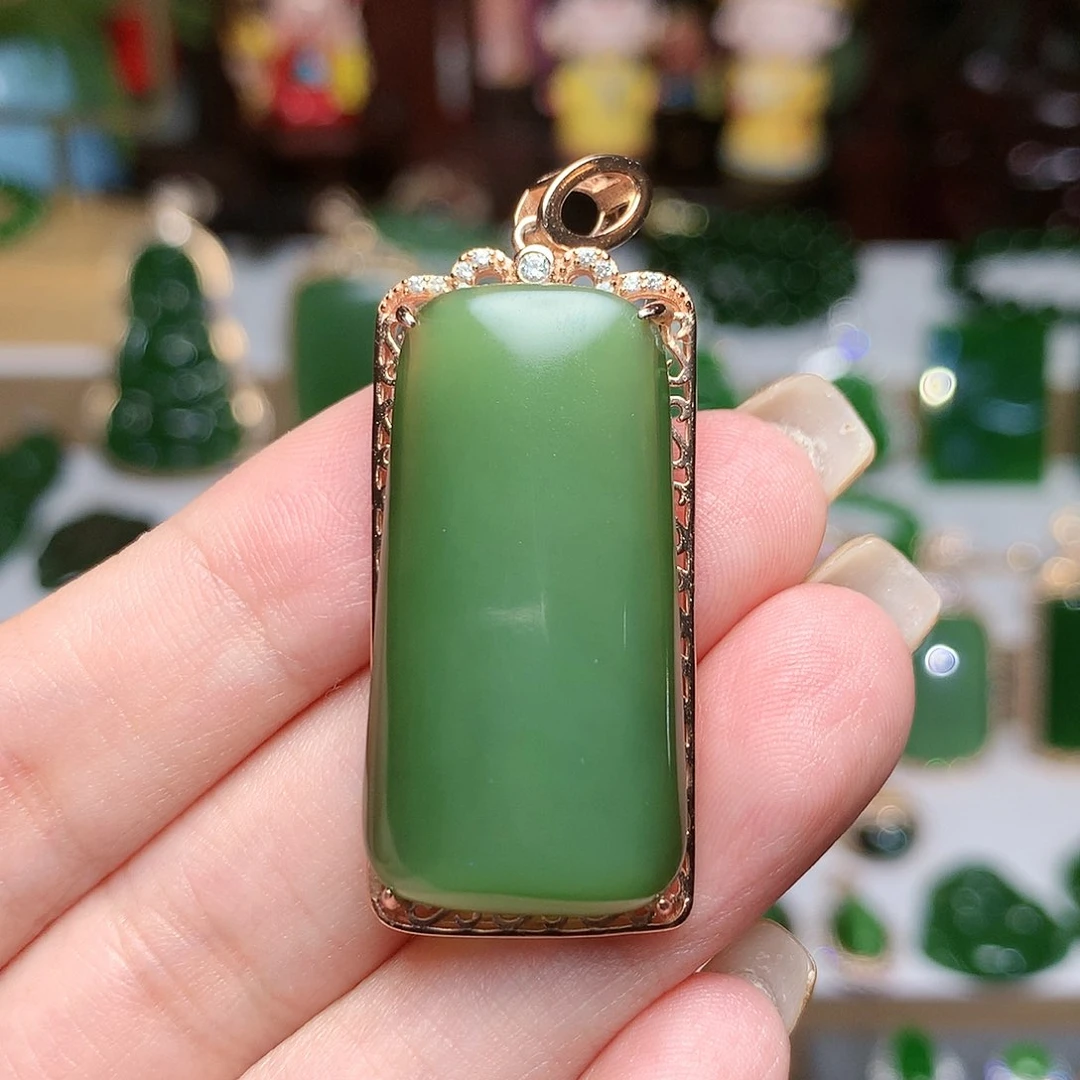 颈饰未镶嵌和田玉（碧玉）