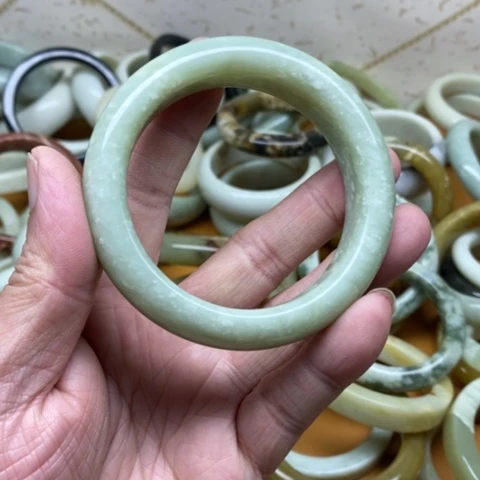 未镶嵌蛇纹石玉手镯东**宴