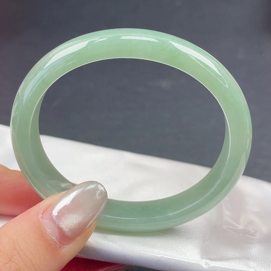 翡翠未镶嵌手镯54贵妃