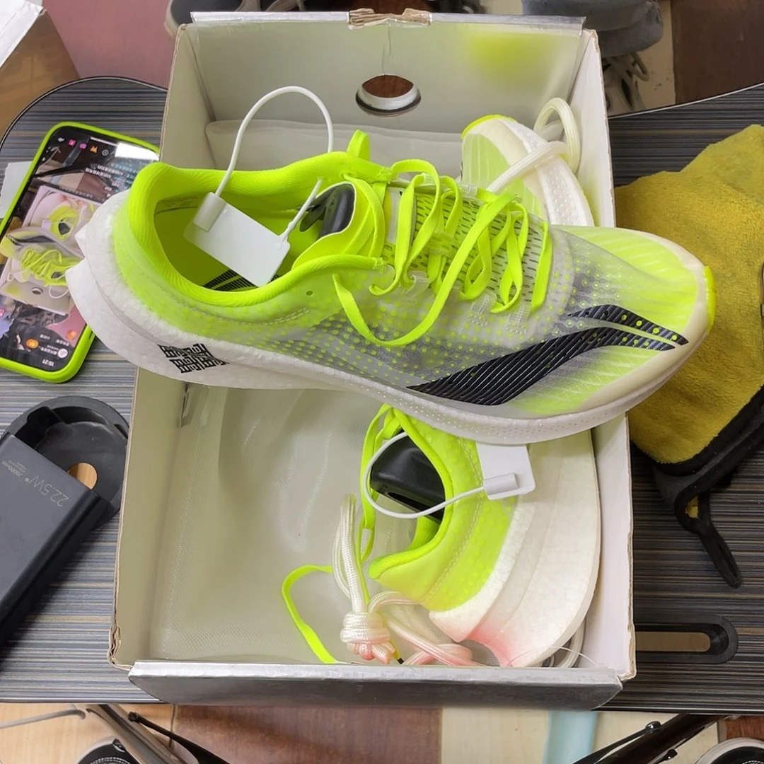 46李宁跑鞋41.255黄