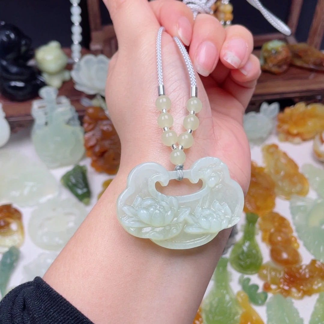 蛇纹石玉未镶嵌颈饰