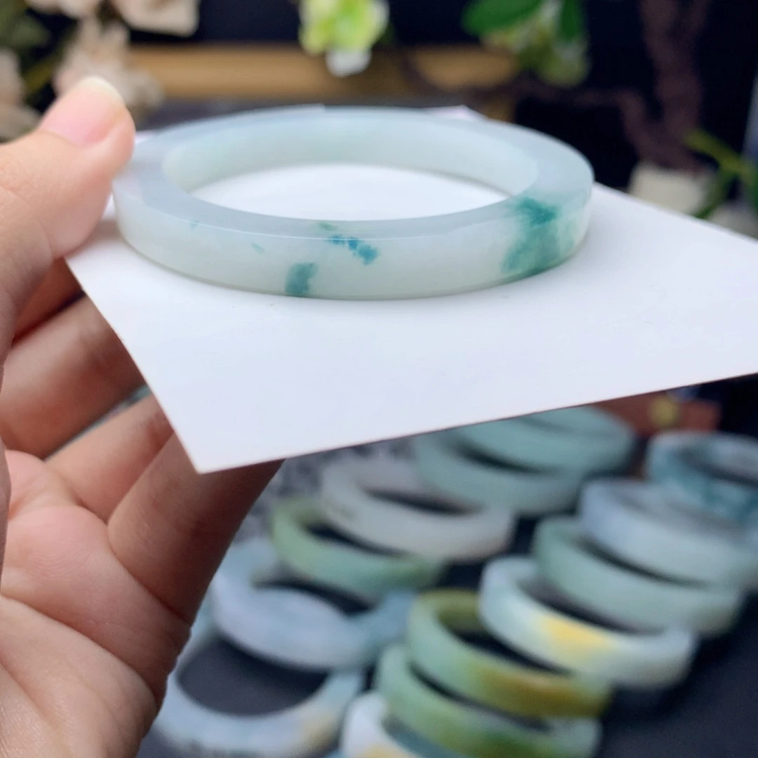 定制翡翠未镶嵌翡翠手镯