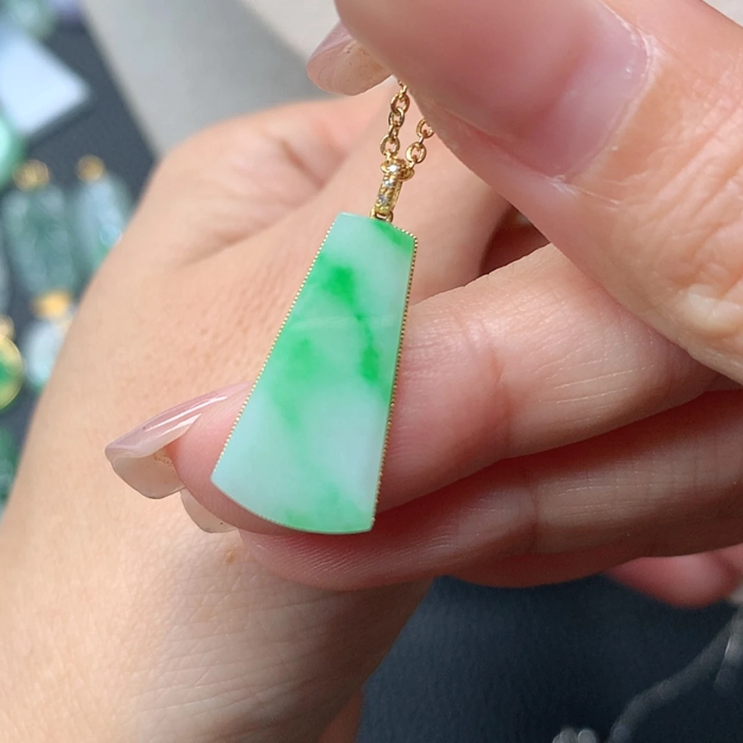 【闪购商品】翡翠吊坠(不含链)18K金镶嵌