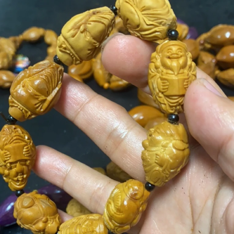 橄榄核雕 微瑕财神