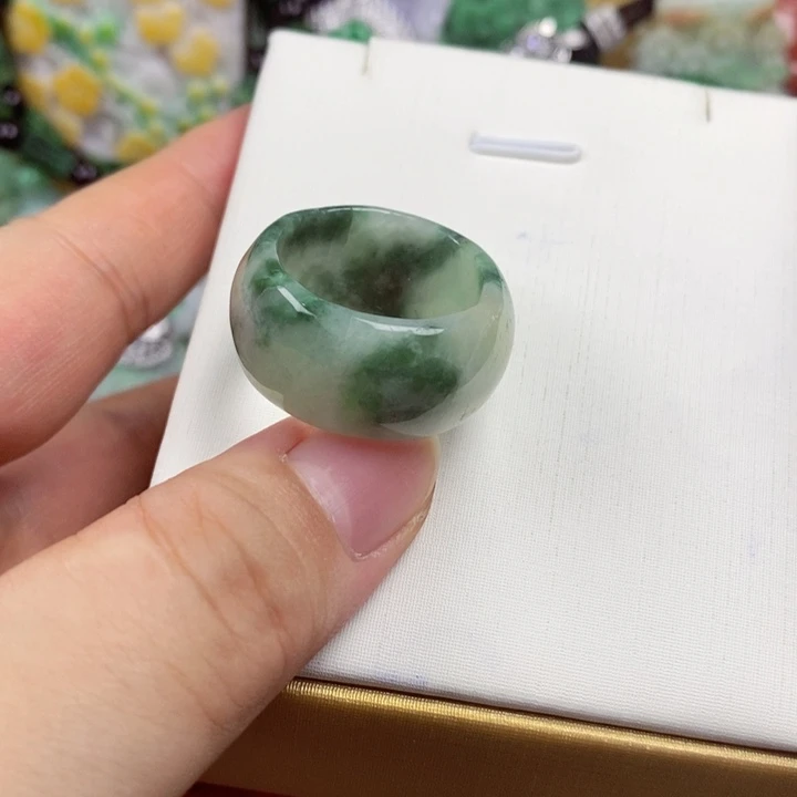 吊坠(赠链)未镶嵌翡翠