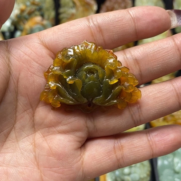 蛇纹石玉吊坠未镶嵌