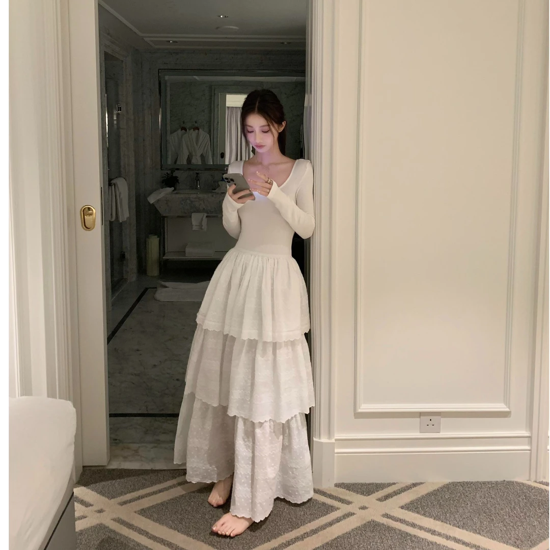 白色连衣裙秋装女款2025年新款气质显瘦重工蕾丝蛋糕长裙打底裙子