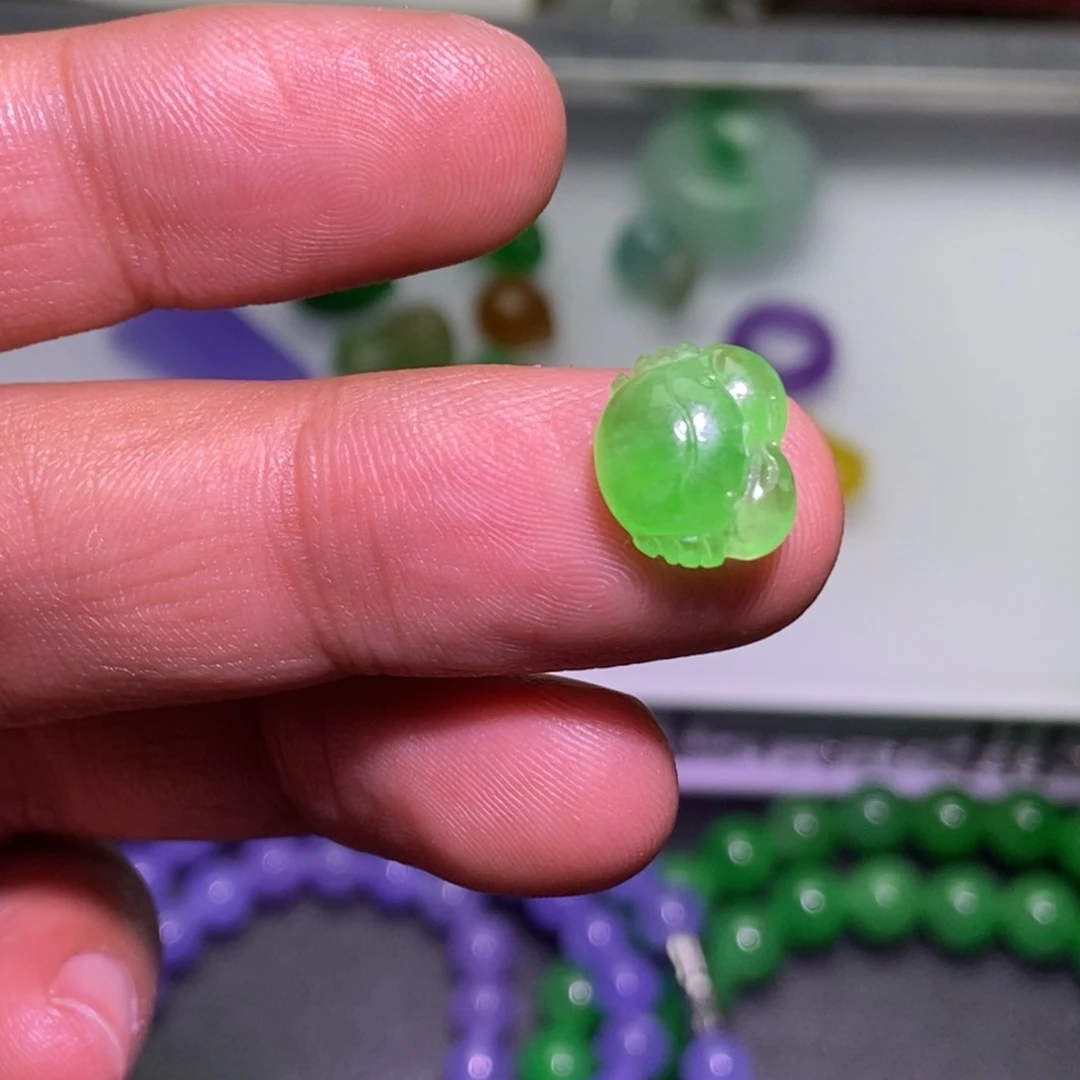 翡翠未镶嵌颈饰吊坠