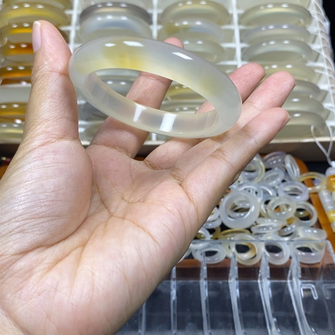 玛瑙/玉髓手镯未镶嵌