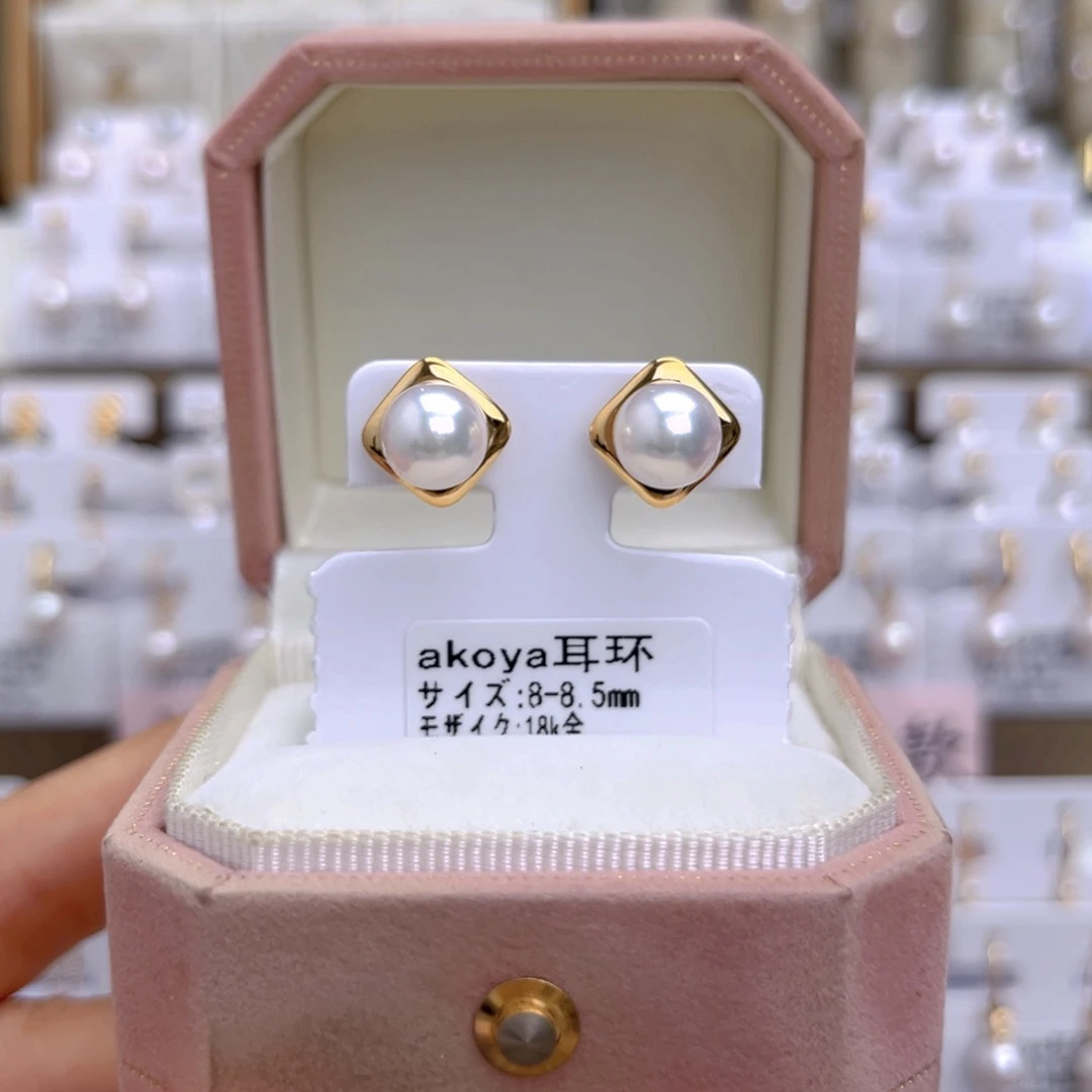 18K金镶嵌海水珍珠耳饰