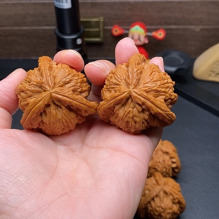 憨***文玩核桃把件白奔