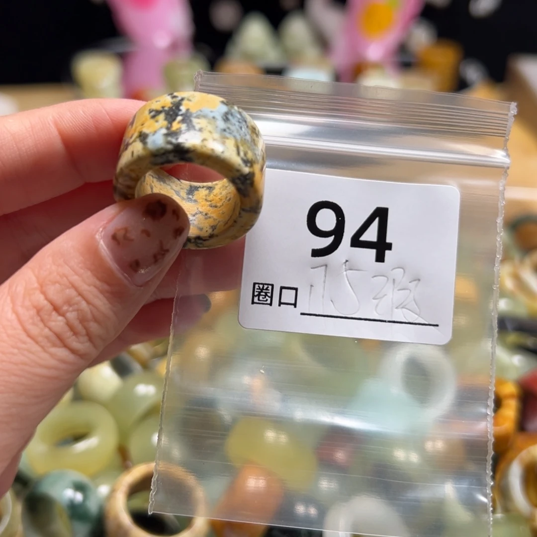 嘿***笨蛇纹石玉未镶嵌戒指