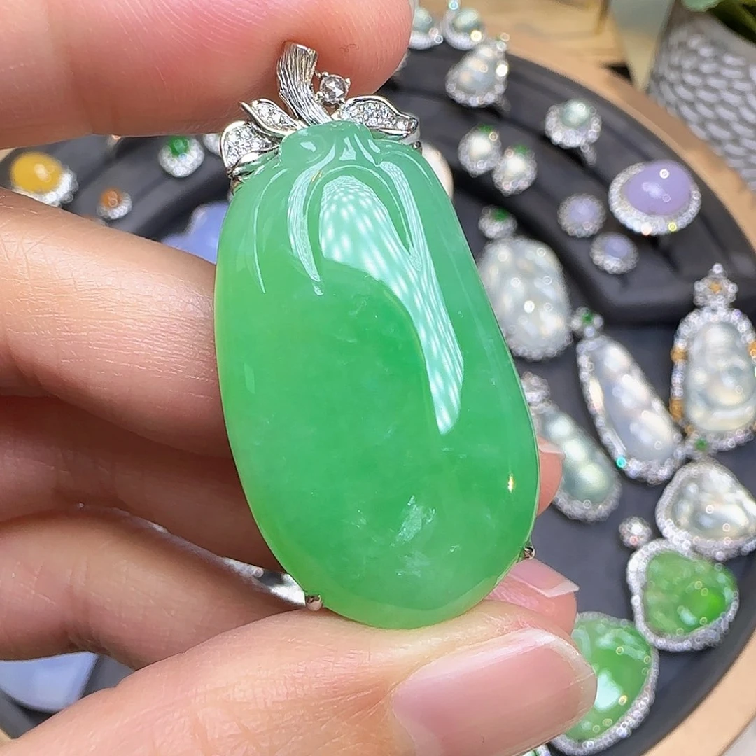 翡翠颈饰18K金镶嵌翡翠颈饰18K金镶嵌