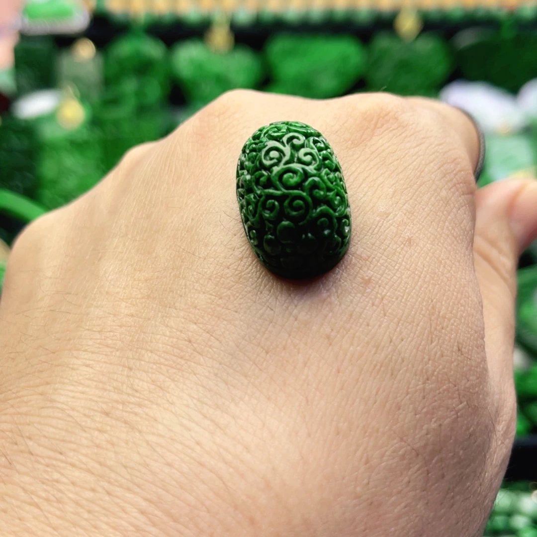 红***只买单纯的吊坠，没带链子，属的性质。蛋面