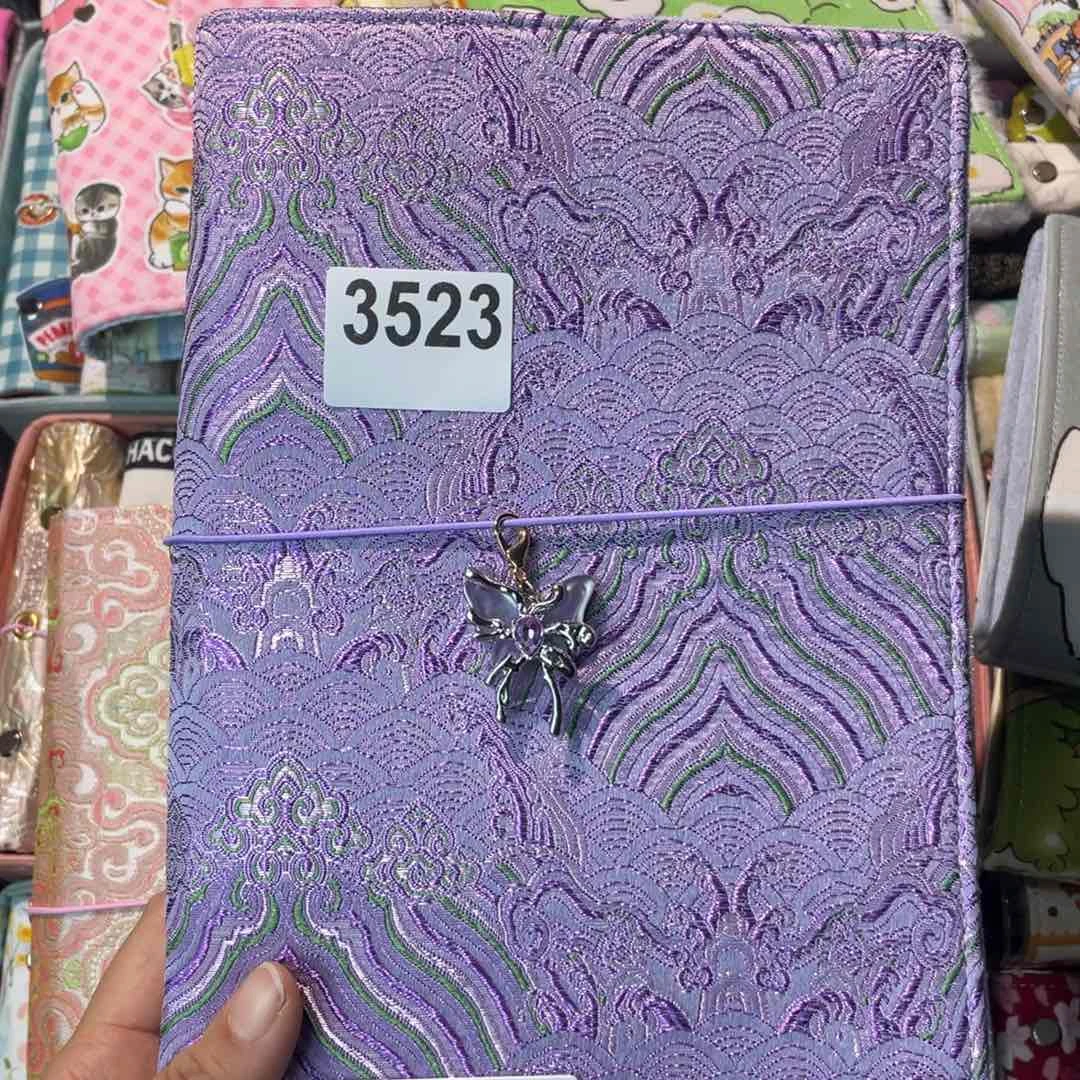 刺绣秀*A5 活页不加纸3523。