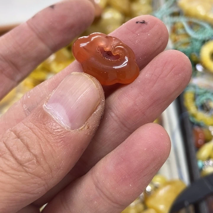 南红玛瑙吊坠未镶嵌吊坠