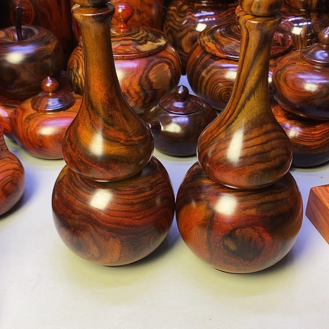 木郭*某老挝大红酸枝壶一对